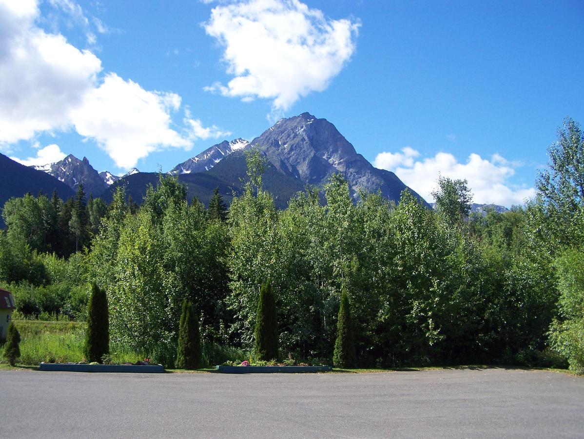 Robber'S Roost Motel New Hazelton Номер фото