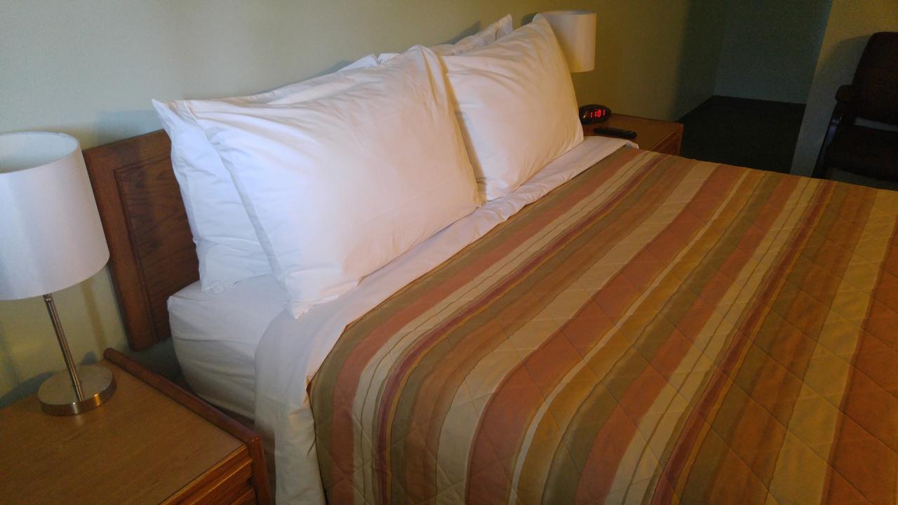 Robber'S Roost Motel New Hazelton Екстер'єр фото