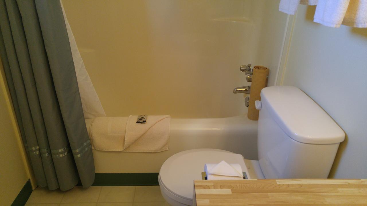Robber'S Roost Motel New Hazelton Екстер'єр фото