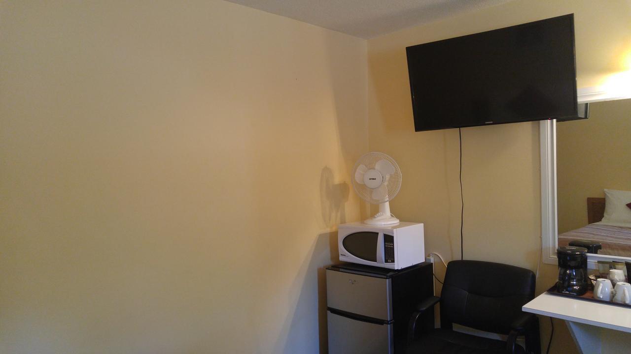 Robber'S Roost Motel New Hazelton Екстер'єр фото